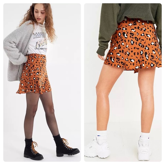 UO leopard print swingy satin mini skirt EUC - Picture 5 of 9